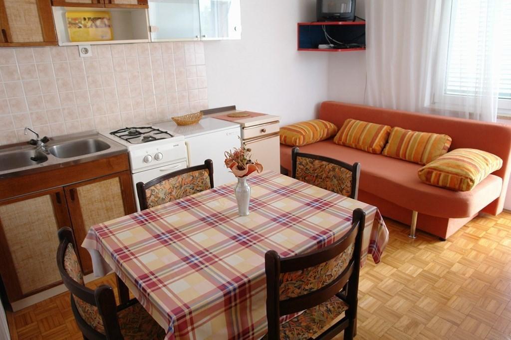 Beautiful Apartment In Crikvenica With Kitchen Habitación foto